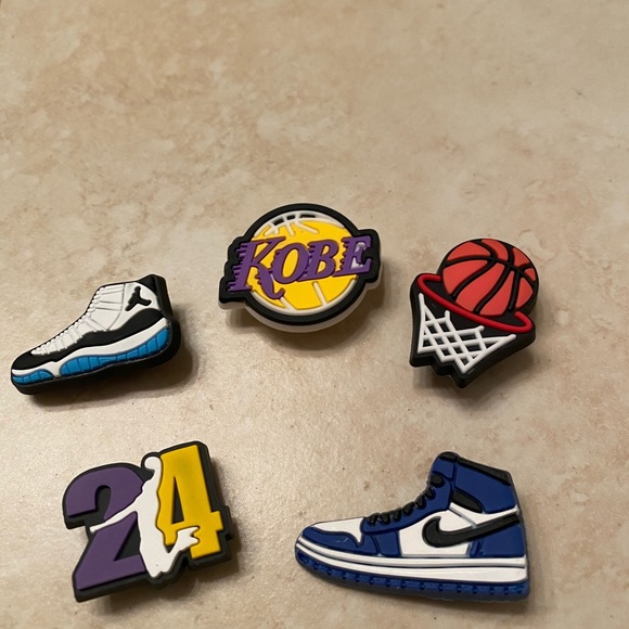 Kobe Bryant Lakers Nike Basketball Set of 5 Shoe Charms NEW IN PACKAGE - Picture 2 of 4